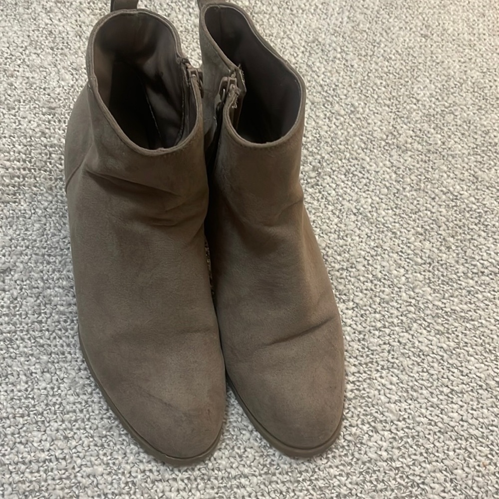 mid ankle boot old navy size 10 women’s color “new taupe”